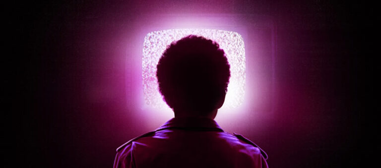 A24 dévoile la bande-annonce et l'affiche de « I Saw the TV Glow »