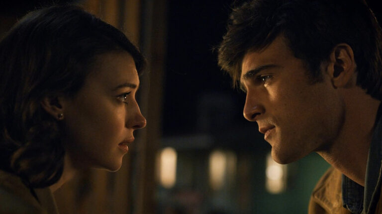 Sur Swift Horses Review: Des relations compliquées alimentent ce drame queer des années 1950 lent mais torride