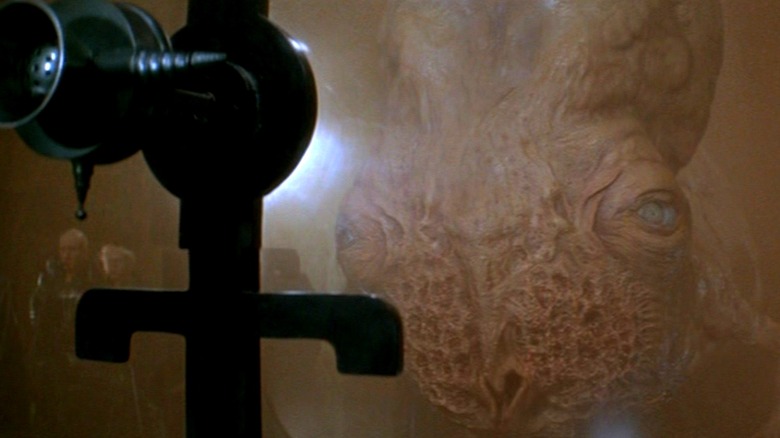 Pilote de guilde d'espacement dans le réservoir