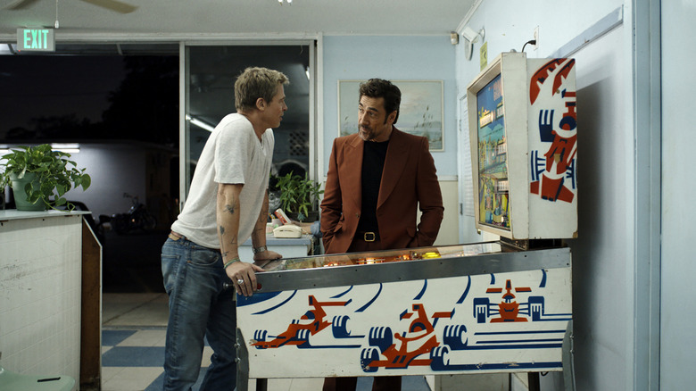 Sonny Hayes et Ruben Cervantes parlant par jeu vidéo rétro