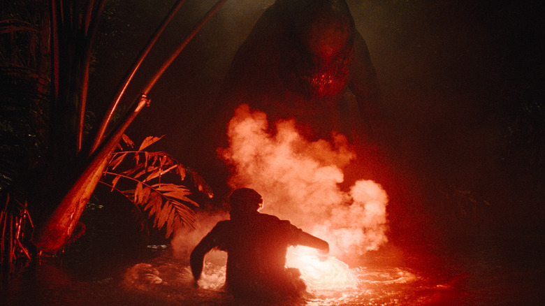 D-rex regardant effrayant derrière la fumée tout en se cachant après humain