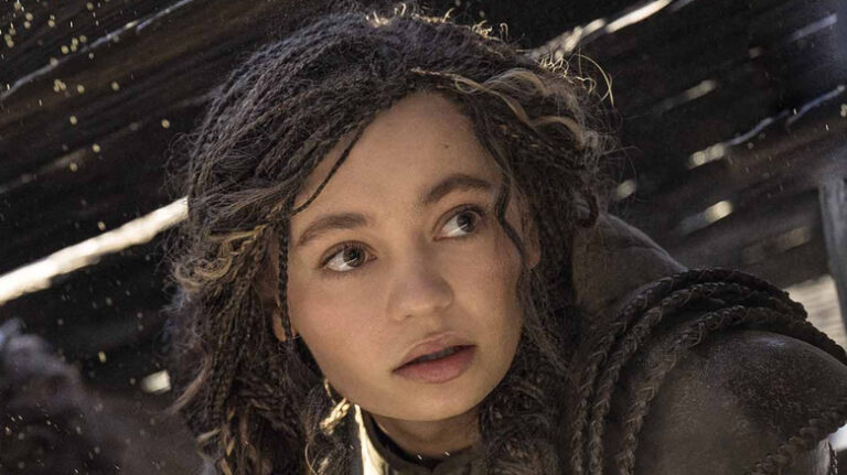 Qui joue Astrid dans la façon de former le remake en direct de votre dragon?