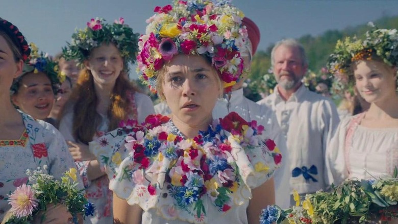 Dani avec sa robe fleurie 