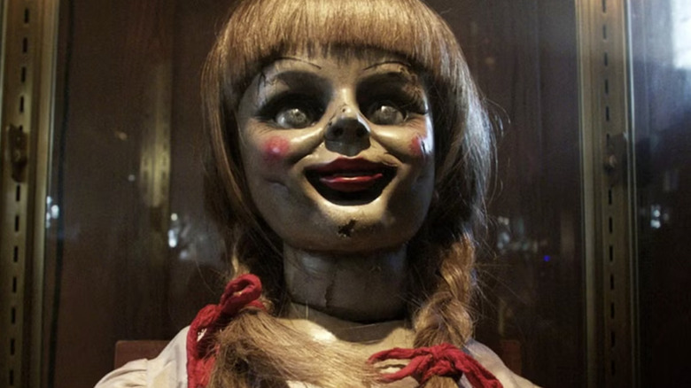 Annabelle sourit hideusement