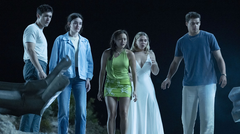 Milo, Stevie, Ava, Danica et Teddy regardant avec horreur d'accident (2025)