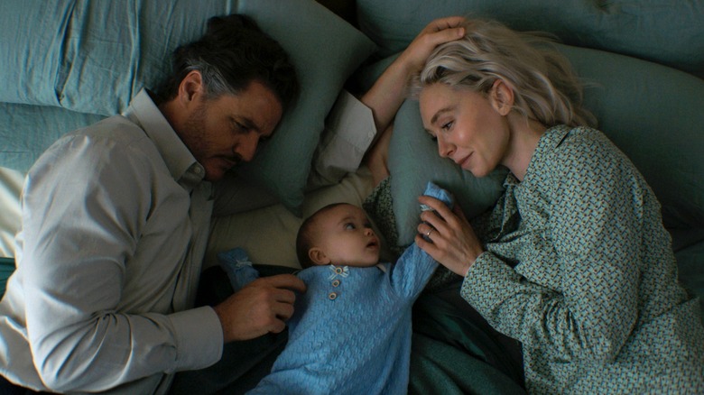 Reed, Sue et Franklin allongés ensemble dans les quatre fantastiques: premiers pas