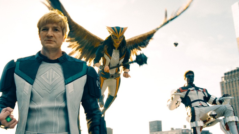 Green Lantern, Hawkgirl, et M. Terrific arrivant sur les lieux (2025)