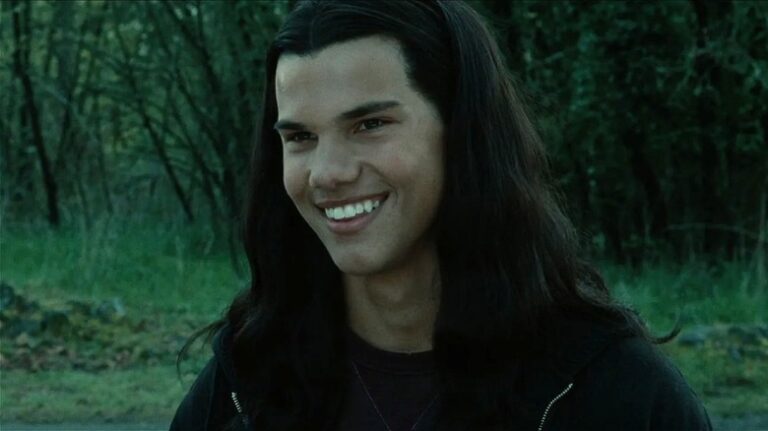 Quel âge avait Taylor Lautner dans chaque film de crépuscule?