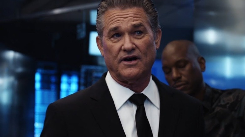 M. Personne ne parle à quelqu'un hors écran dans Furious 7.