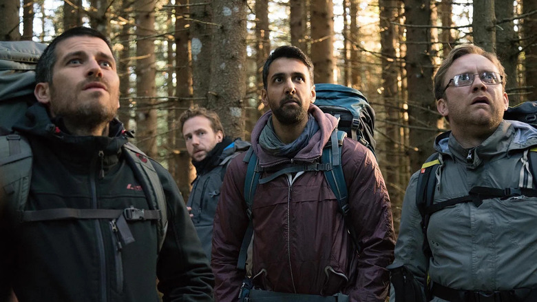 Les randonneurs regardent