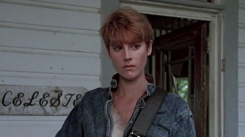 Barbara totalisant un pistolet