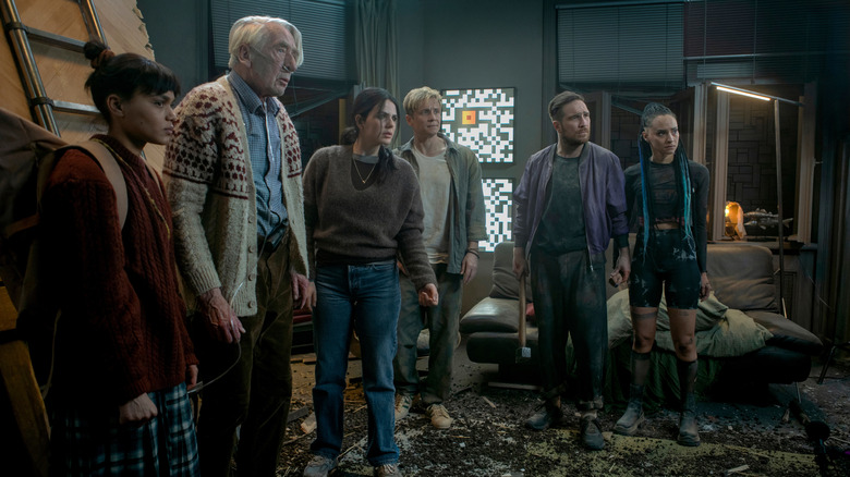 Le gang se tient à évaluer la situation en brique (2025)