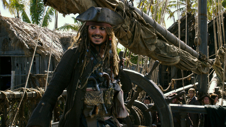 Jack Sparrow sourit sur le pont 