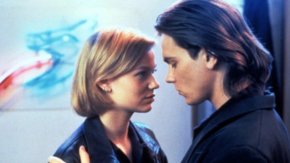 Samantha Mathis comme Miranda Presley et River Phoenix comme James Wright dans la chose appelée Love