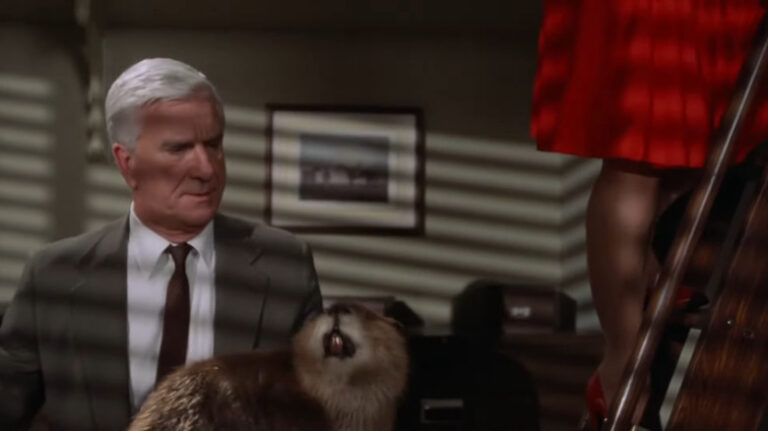 La référence Sneaky Naked Gun Series que vous avez peut-être manqué dans le redémarrage