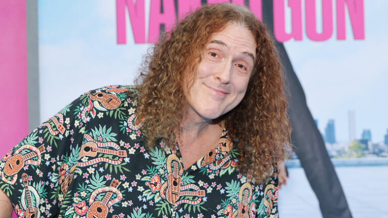 Le redémarrage du pistolet nu donne à Weird Al son meilleur rôle dans la série