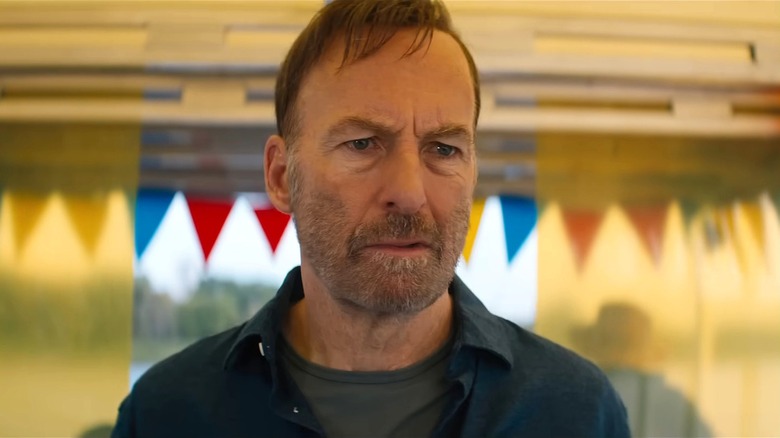 Hutch l'air concerné sur un bateau dans Nobody 2