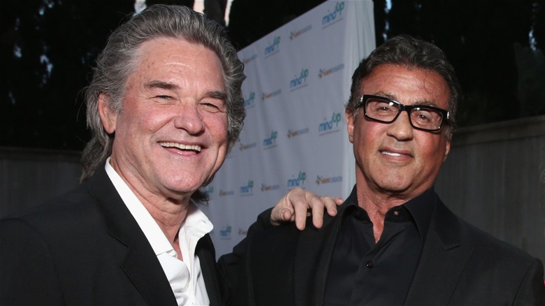 Kurt Russell et Sylvester Stallone souriant ensemble à Goldie's Love In For Kids (2016)