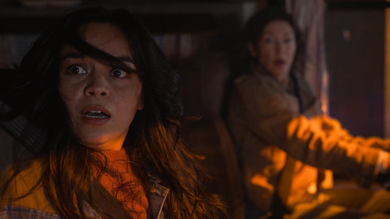 Stefani et sa maman regardant avec horreur 