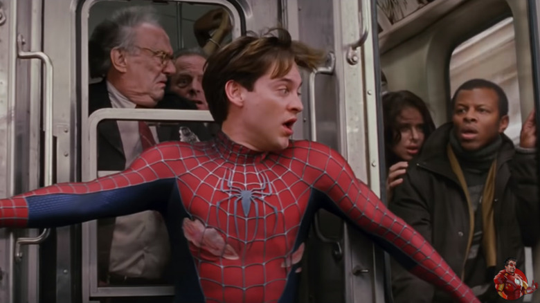 Tobey Maguire a du mal à sauver un train en fuite à Spider-Man 2