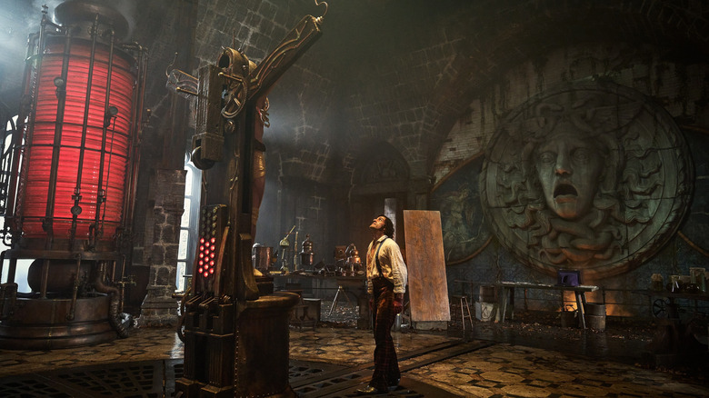 Victor voit la créature dans son laboratoire en 