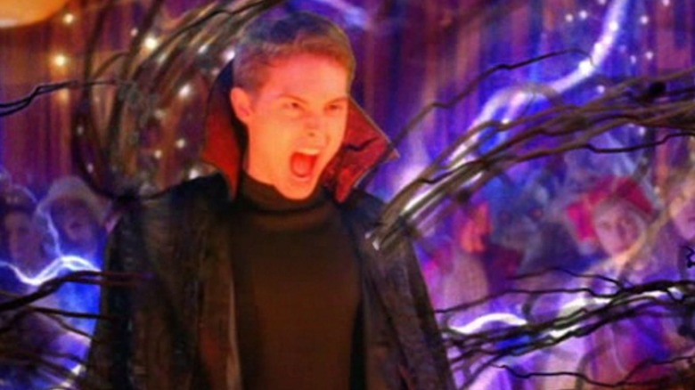 Kal Projecting Magic à Halloweentown II: Kalabar's Revenge (2001)