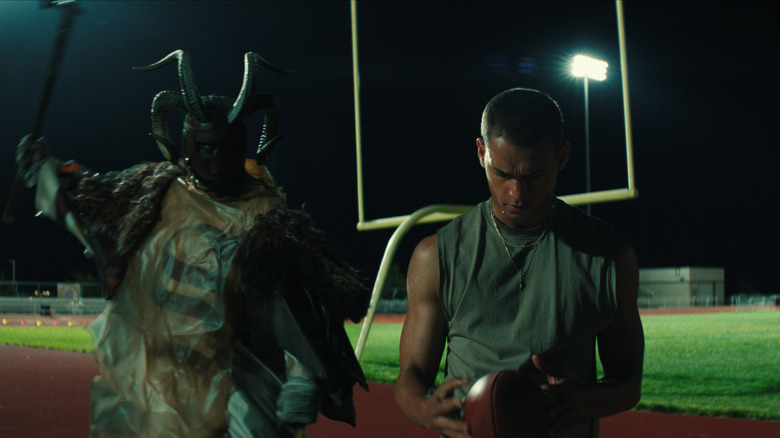 Cameron Cade Beeing rampé par un agresseur mystère