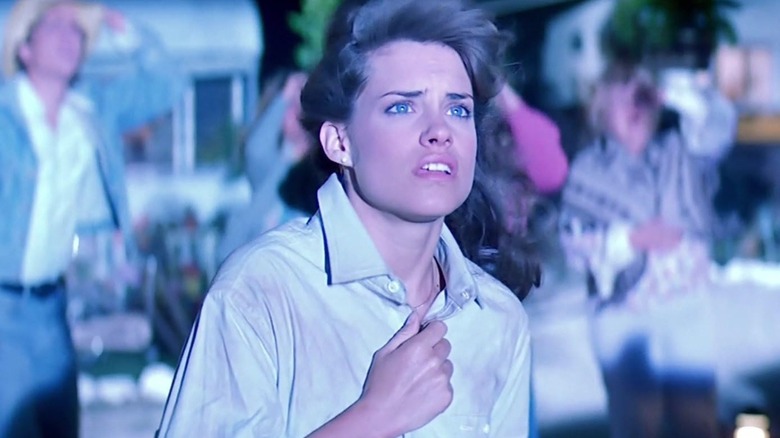 Maggie se baignait de lumière alors que le vent souffle ses cheveux dans le dernier Starfighter