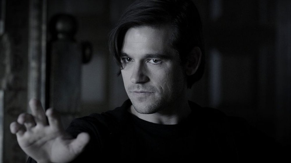 Jason Ralph comme Quentin Coldwater dans les magiciens
