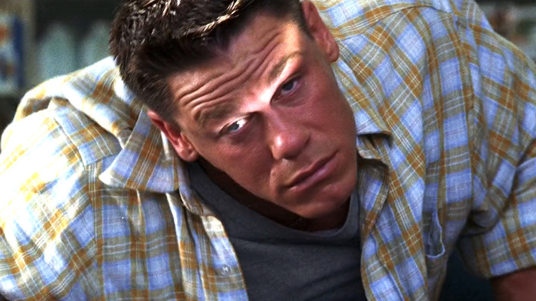 John Triton qui semble s'évanouir dans le Marine