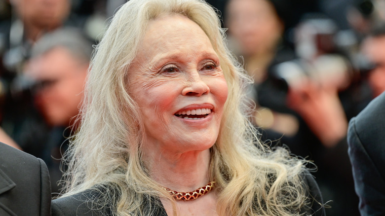 Faye Dunaway souriant
