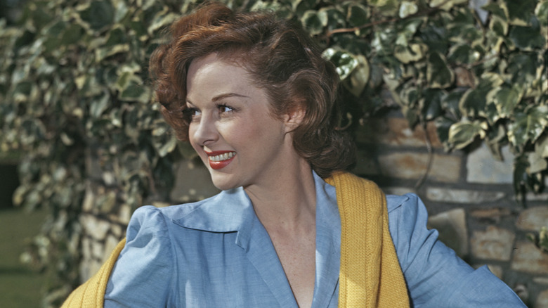 Susan Hayward pose pour les caméras dans les années 1960