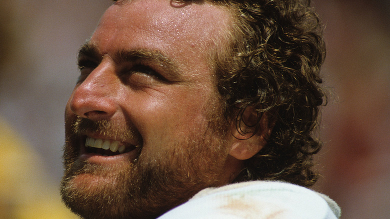 John Matuszak s'attaquant à Wilbert Montgomery