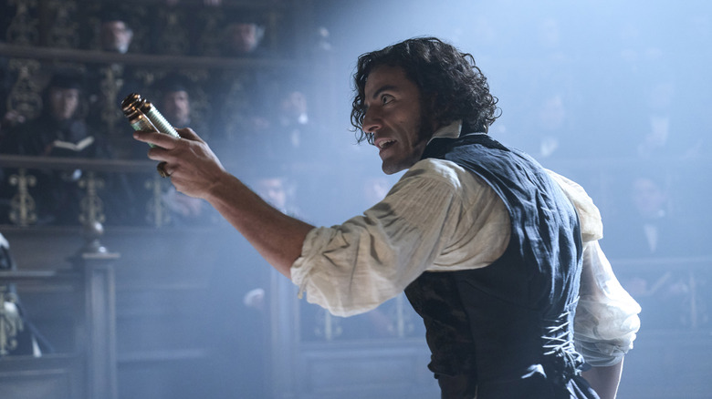 Victor présente un appareil énergétique aux professeurs en