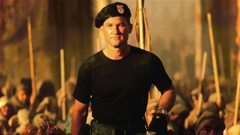 Jack debout devant l'armée à Stargate