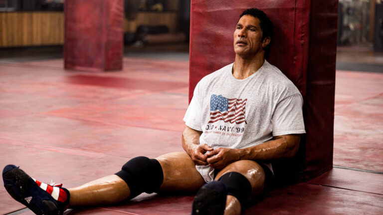 La revue de la machine Smashing: le film A24 sérieux de Dwayne Johnson semble à moitié cuit (TIFF 2025)