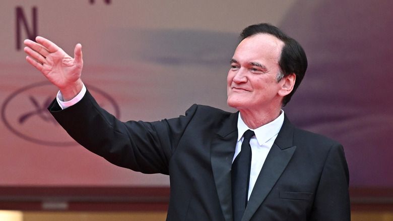 Quentin Tarantino agitant au Festival de Cannes