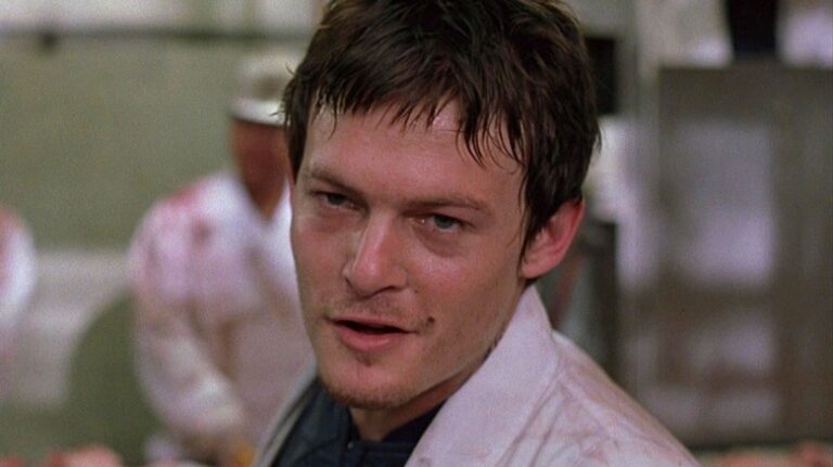 Un film d'action classique culte mettant en vedette une star de Walking Dead a enfin une préquelle (mais il y a une prise)