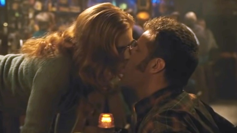 Susan embrasse Ricky