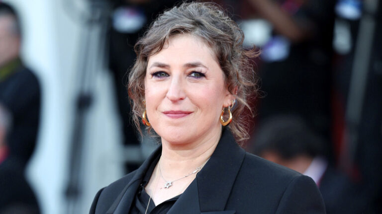 Le premier film de Mayim Bialik présente une surprenante star de la théorie du Big Bang
