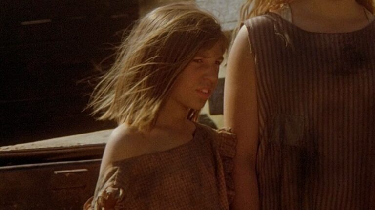 Mayim Bialik est apparu dans un film d'horreur culte des années 80 qui a lancé une franchise