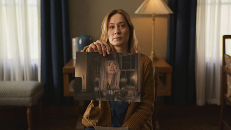 Revue de Shelby Oaks : le mystère d'horreur de Chris Stuckmann s'effondre lentement