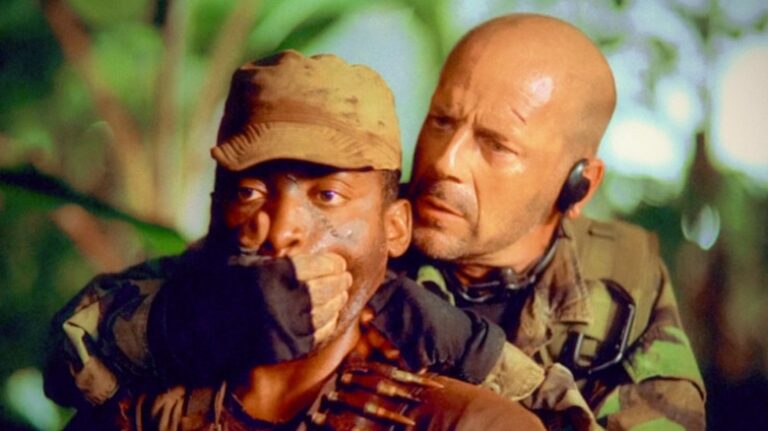 Un thriller d'action Bruce Willis du directeur de l'égaliseur est en difficulté gratuitement