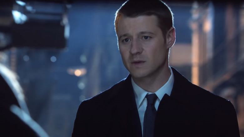 Ben McKenzie Gordon dans la rue