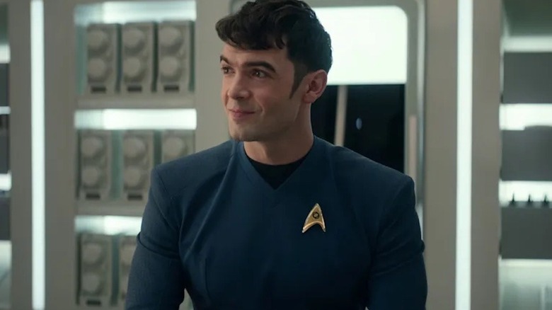 Human Spock sourit à l'infirmerie dans Star Trek : Strange New Worlds