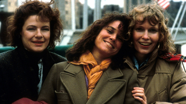 Holly, Lee et Hannah sourient