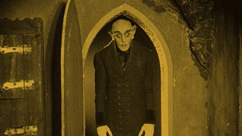 Nosferatu dans l'embrasure de la porte