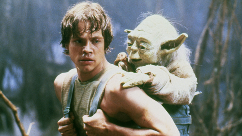 Luke Skywalker de Mark Hamill s'entraîne avec Yoda dans Star Wars : L'Empire contre-attaque
