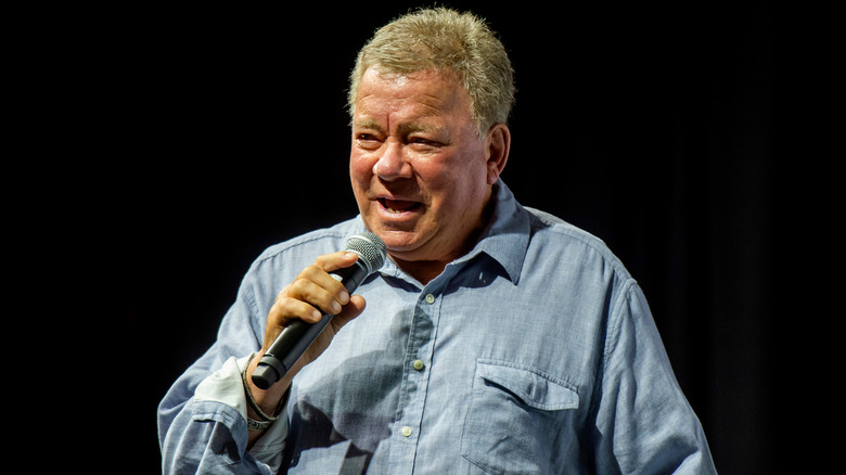 William Shatner parle sur scène