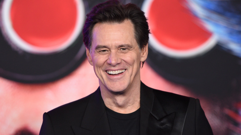 Jim Carrey sourit sur scène